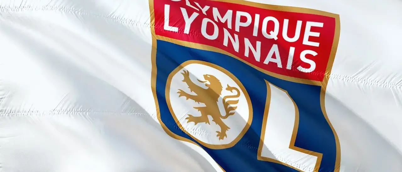 Hvad koster en typisk fodboldrejse til en Olympique Lyonnais-kamp i Lyon?