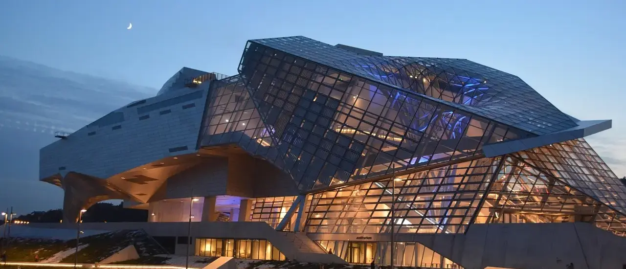 Koloniale spor i Musée des Confluences' samlinger