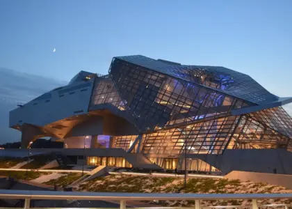 Koloniale spor i Musée des Confluences' samlinger