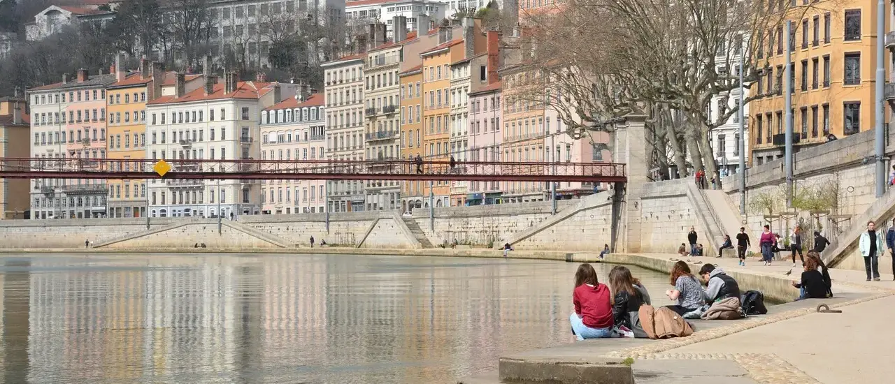 Sådan booker du en aftensejltur på Saône