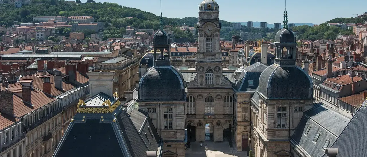 Sådan navigerer du mellem ostestandene i Les Halles de Lyon