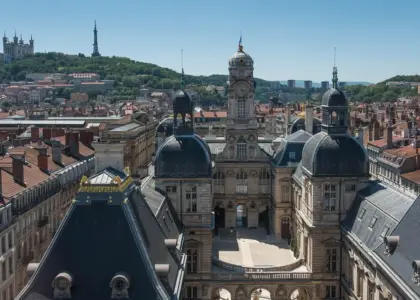 Sådan navigerer du mellem ostestandene i Les Halles de Lyon