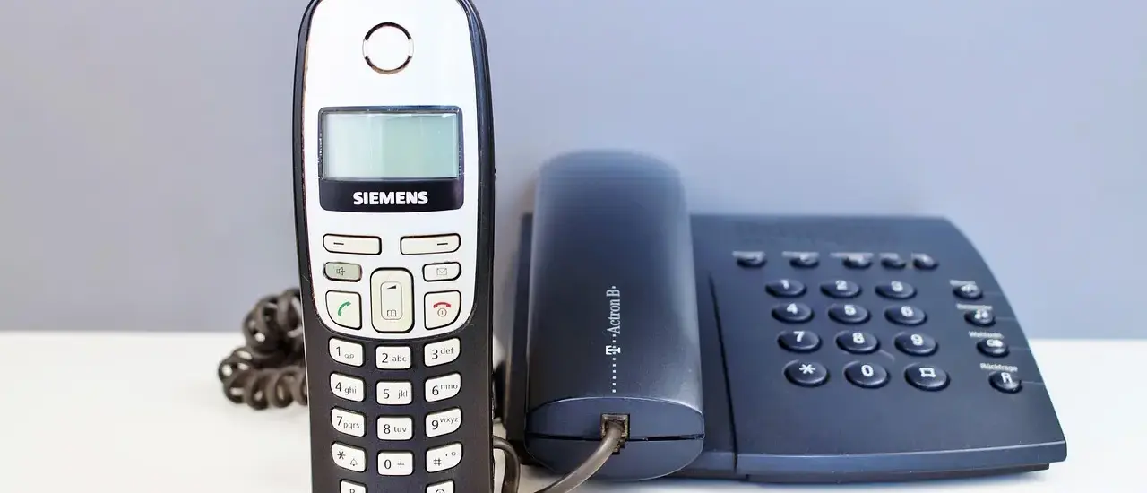 Skal jeg ringe tilbage til telefonnummer 70102031?