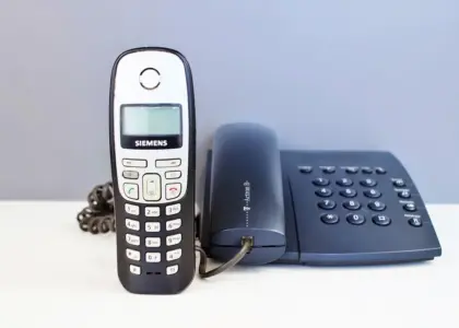 Skal jeg ringe tilbage til telefonnummer 70102031?